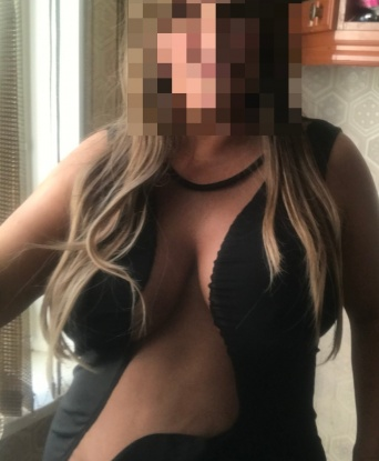 У меня есть все, чтобы удовлетворить каждое твое желание. 💋 Будь уверен, со мной ты получишь незабываемые моменты наслаждения и релаксации. 💦 Мои услуги включают классический секс, оральный секс, массаж и многое другое. 🌟 Для создания особой атмосферы приглашу вас в свою уютную квартиру в центре Москвы. 🏙️ Обожаю быть нежной и страстной, поэтому каждая минута со мной будет запоминающейся. 🌹 Отзывы моих довольных клиентов говорят о моих умениях и профессионализме. Позволь себе окунуться в мир наслаждения вместе со мной. 💕 Жду встречи с тобой! Виктория